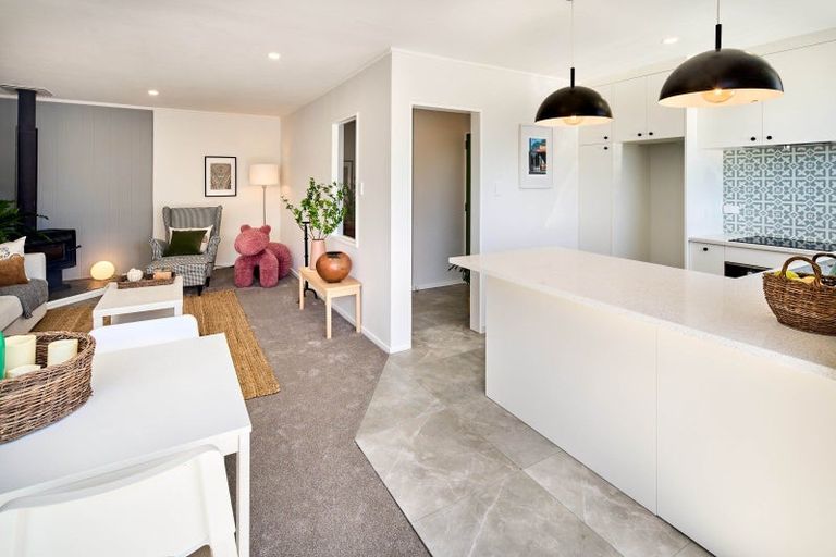 Photo of property in 39 Edgecombe Street, Newlands, Wellington, 6037