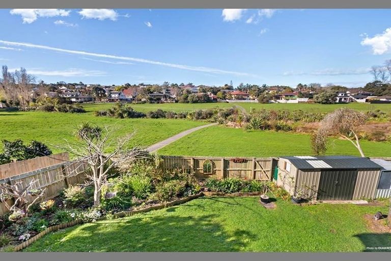 Photo of property in 1/30 Curacao Place, Half Moon Bay, Auckland, 2012