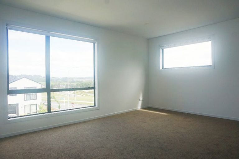 Photo of property in 1 Kea Road, Silverdale, 0932