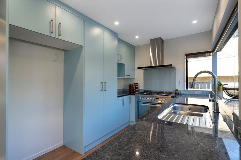 Photo of property in 1/6 Glucina Avenue, West Harbour, Auckland, 0618