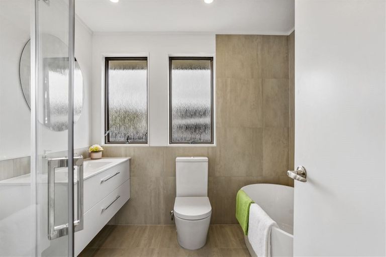 Photo of property in 1/1 Meadowvale Avenue, Forrest Hill, Auckland, 0620