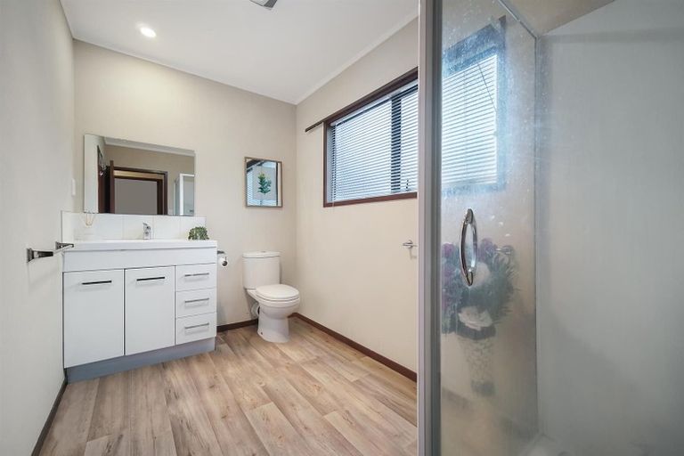 Photo of property in 1/8 Mcinnes Road, Weymouth, Auckland, 2103