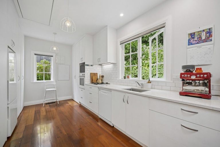 Photo of property in 34 Northland Road, Northland, Wellington, 6012