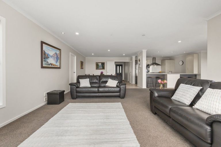 Photo of property in 1 Greenstone Place, Aotea, Porirua, 5024