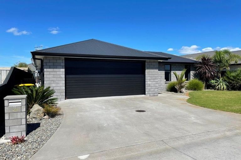 Photo of property in 11 Fuller Street, Papamoa Beach, Papamoa, 3118