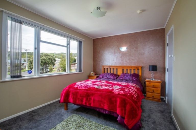 Photo of property in 42 Leicester Street, Cannons Creek, Porirua, 5024