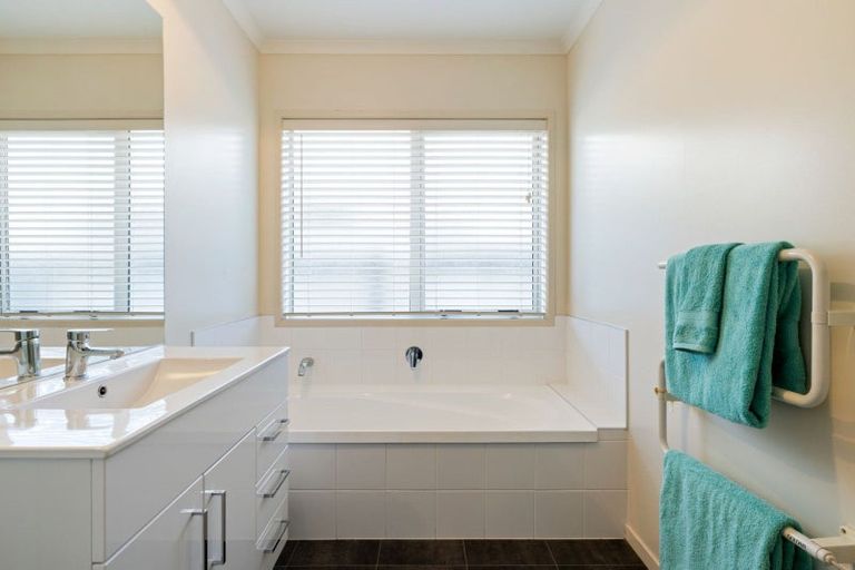 Photo of property in 9a Dover Road, St Andrews, Hamilton, 3200