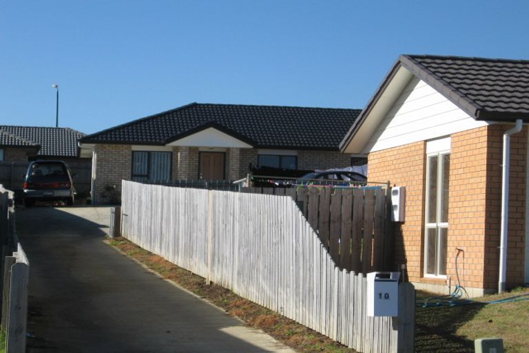 Photo of property in 10 Loughinisland Place, Weymouth, Auckland, 2103