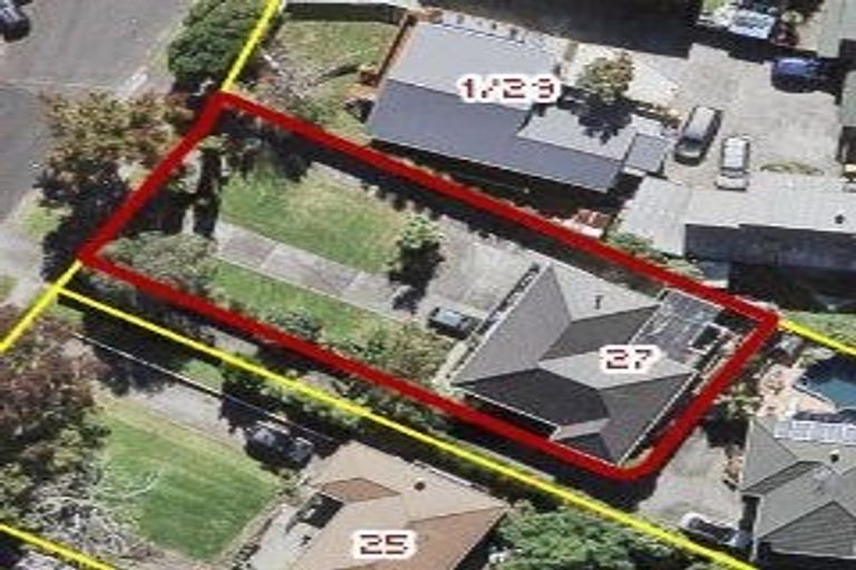 Photo of property in 27 Humphrey Kemp Avenue, Henderson, Auckland, 0612