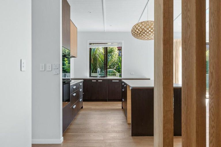 Photo of property in 102 Vipond Road, Stanmore Bay, Whangaparaoa, 0932