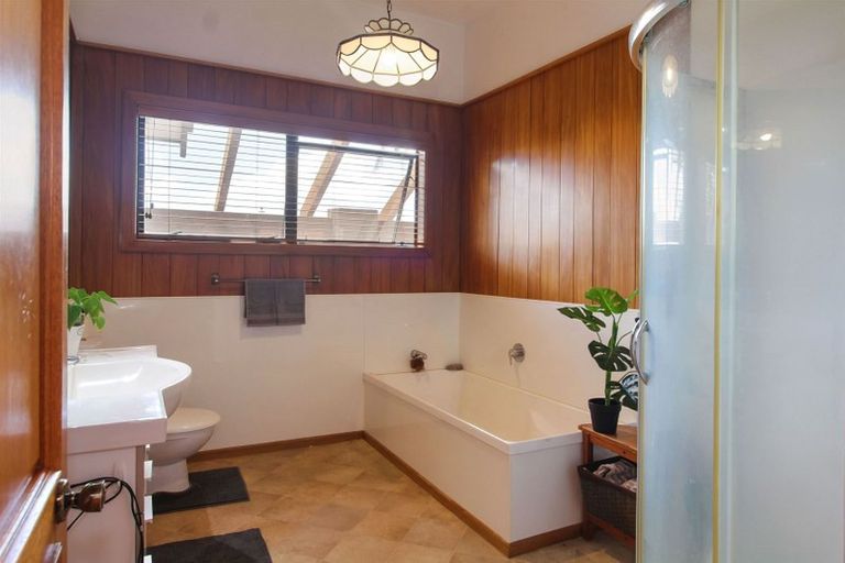 Photo of property in 1 Millen Place, Clarks Beach, 2122