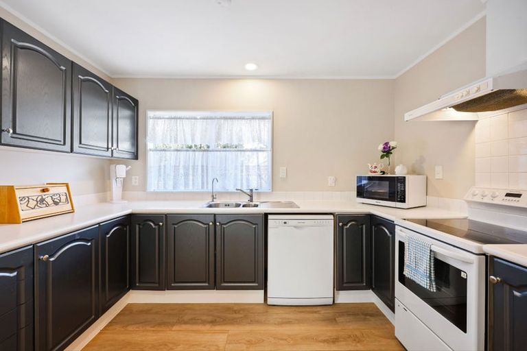 Photo of property in 1/242 Botany Road, Golflands, Auckland, 2013