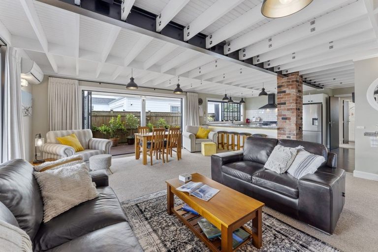 Photo of property in 5 Colombo Street, Hokowhitu, Palmerston North, 4410