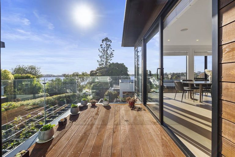Photo of property in 37 Lake Pupuke Drive, Takapuna, Auckland, 0622