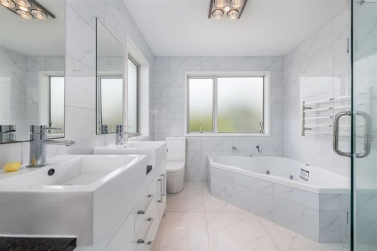 Photo of property in 10a Merchant Avenue, Te Atatu South, Auckland, 0610