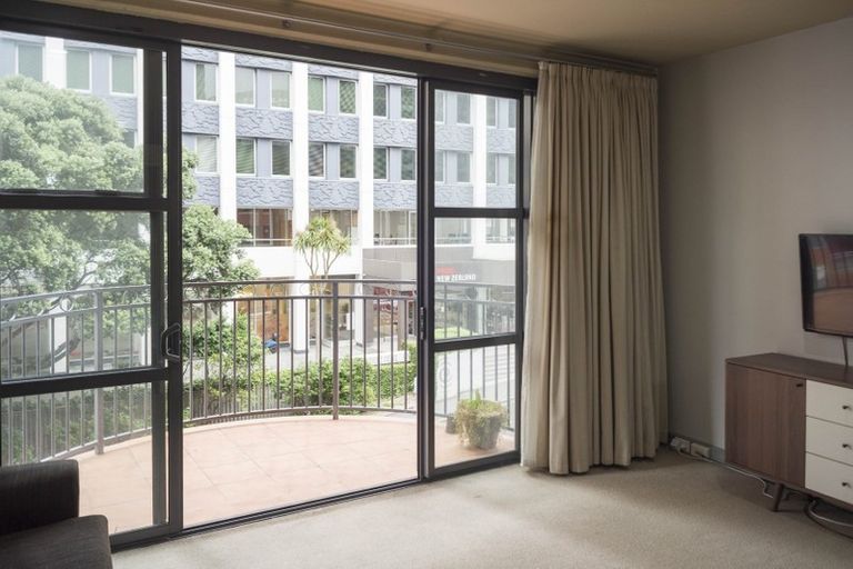 Photo of property in Atrium Apartments, 2c/154 The Terrace, Wellington Central, Wellington, 6011