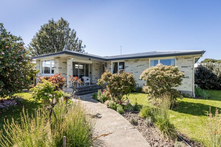 Photo of property in 1030 Grove Road, Mayfair, Hastings, 4122