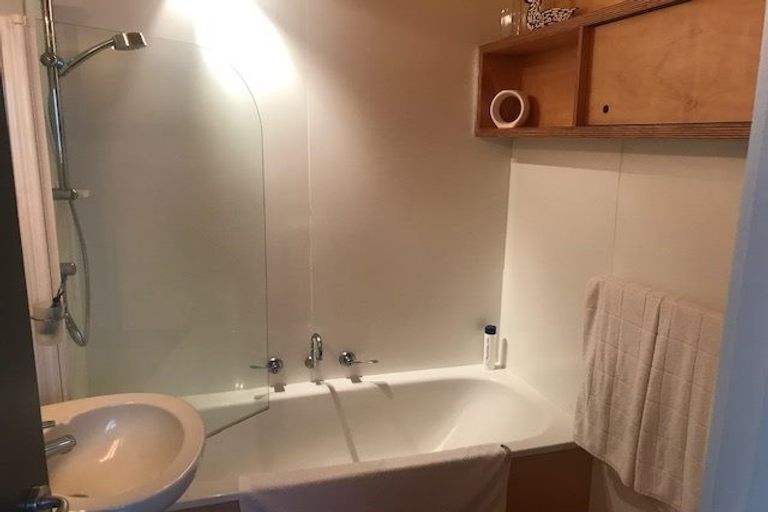 Photo of property in 92 Elizabeth Street, Mount Victoria, Wellington, 6011