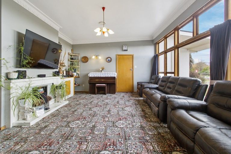 Photo of property in 65 Timaru Road, Waimate, 7924