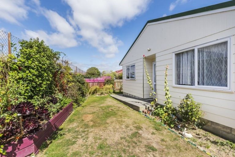 Photo of property in 3/61 Main Road, Titahi Bay, Porirua, 5022