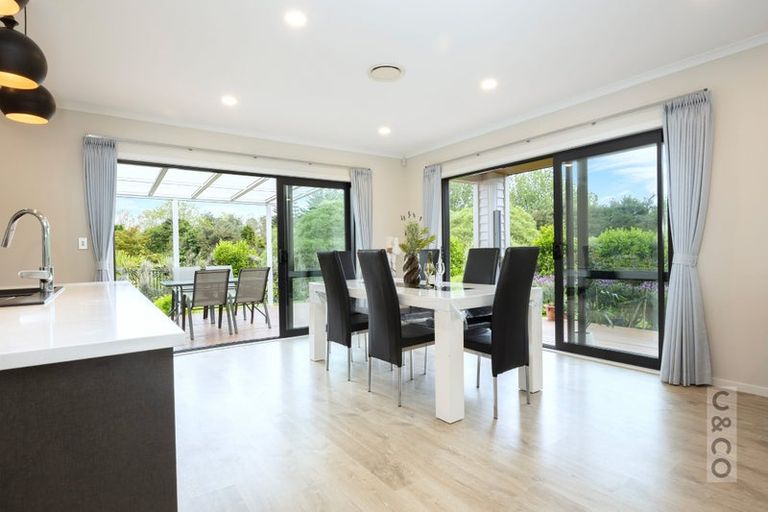 Photo of property in 15 Vogwill Road, Kumeu, 0810