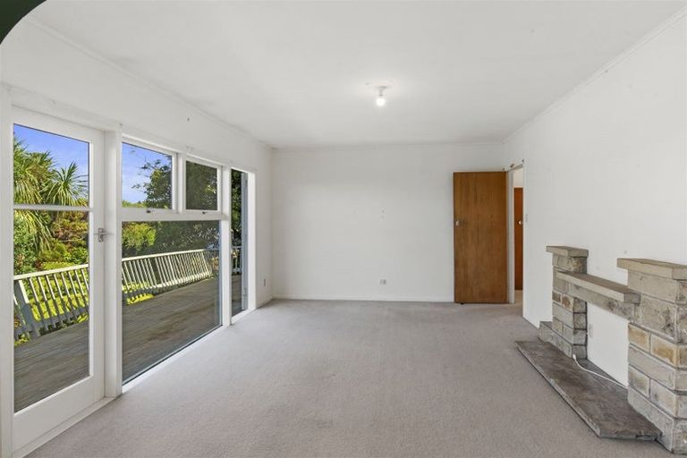 Photo of property in 71 Lyons Avenue, Murrays Bay, Auckland, 0630