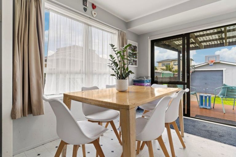 Photo of property in 17 Tudor Place, Mount Maunganui, 3116