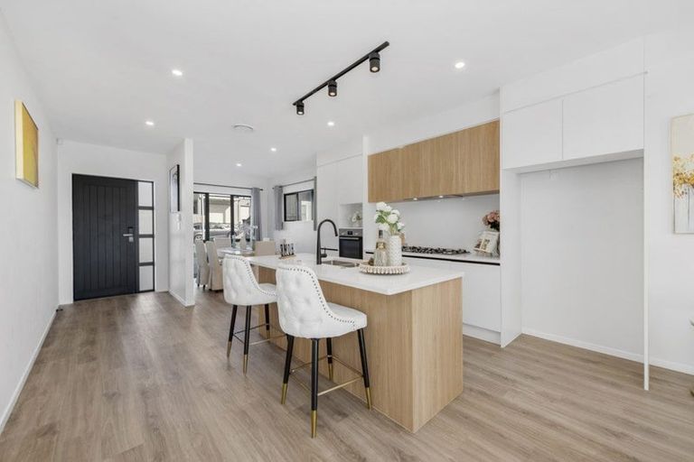 Photo of property in 8 Frontier Lane, Flat Bush, Auckland, 2019
