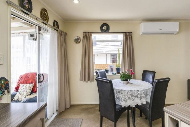 Photo of property in 12 Humphries Place, Awapuni, Palmerston North, 4412