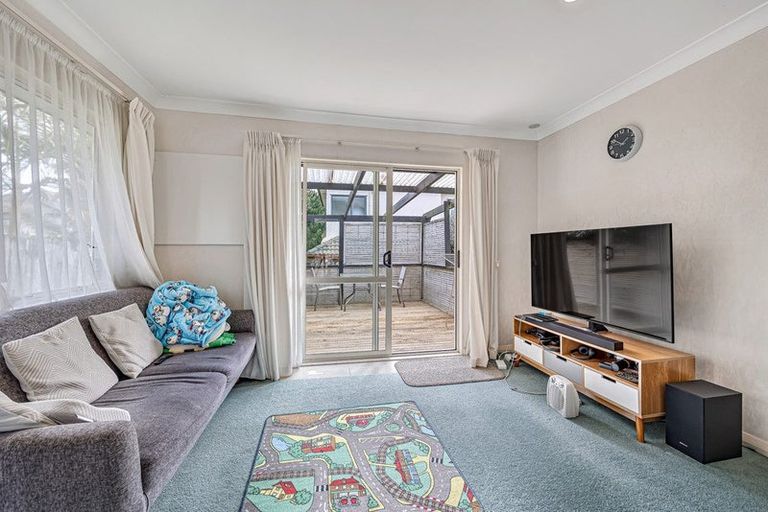 Photo of property in 43 Lansell Drive, East Tamaki Heights, Auckland, 2016