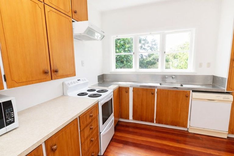 Photo of property in 39 Thornycroft Avenue, Epuni, Lower Hutt, 5011