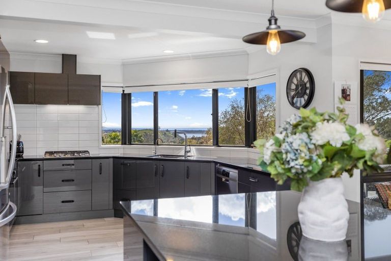 Photo of property in 135 Waikite Road, Welcome Bay, Tauranga, 3175