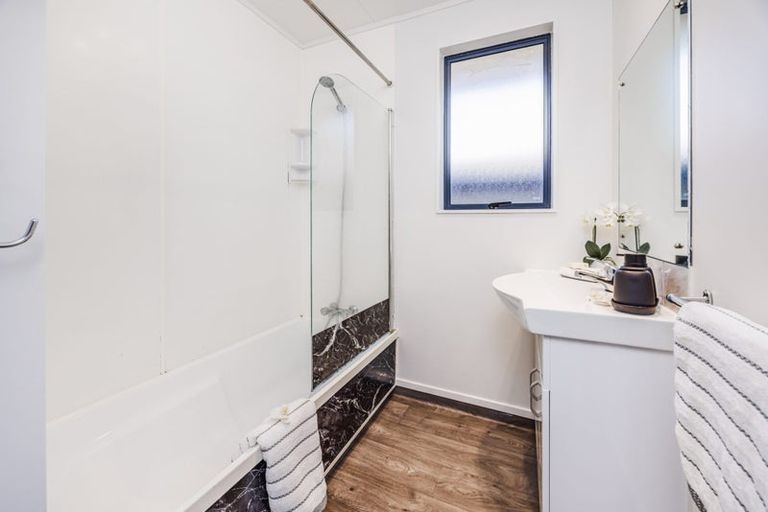 Photo of property in 47a Sutton Crescent, Papakura, 2110