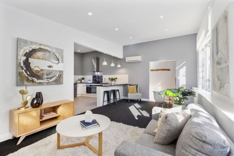 Photo of property in 203 Sutherland Road, Lyall Bay, Wellington, 6022