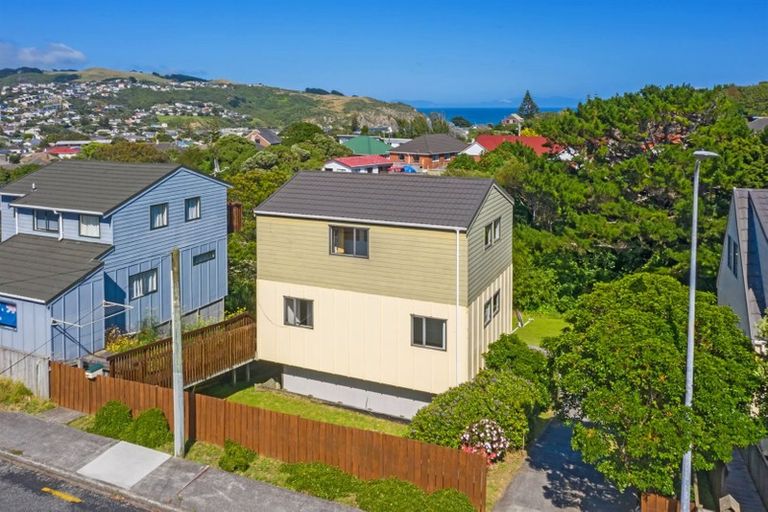 Photo of property in 8 Morere Street, Titahi Bay, Porirua, 5022