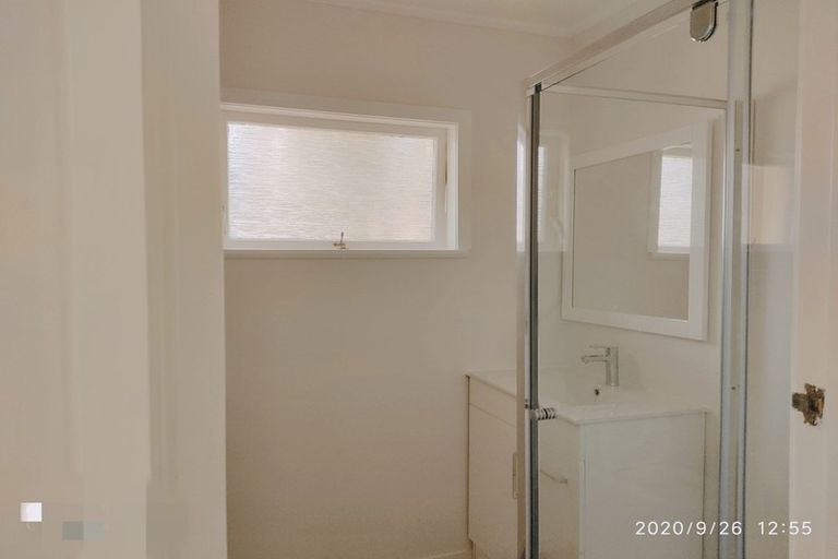 Photo of property in 1/4 Lynn Road, Bayview, Auckland, 0629