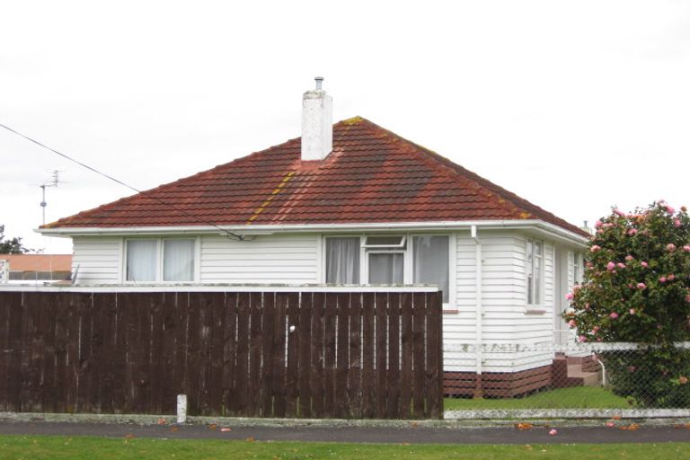 Photo of property in 25 Miro Street, Merrilands, New Plymouth, 4312