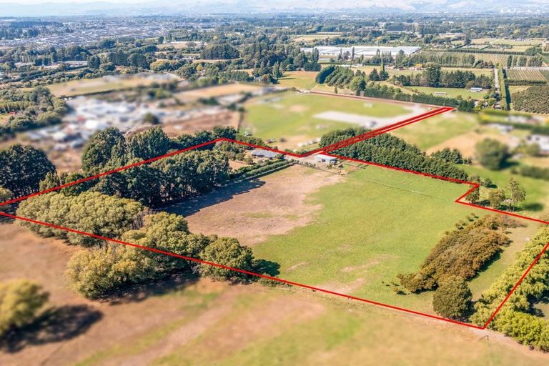 Photo of property in 187 Belfast Road, Belfast, Christchurch, 8051