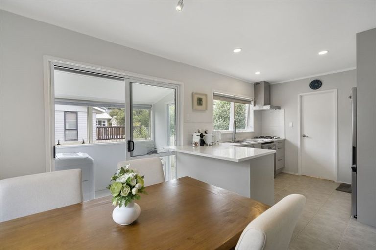 Photo of property in 1/13 Wykeham Place, Glenfield, Auckland, 0629