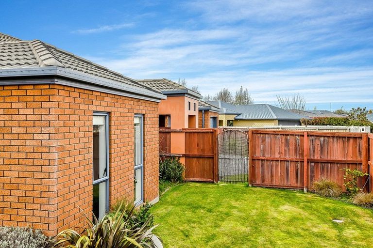Photo of property in 28 Hawkins Place, Rangiora, 7400