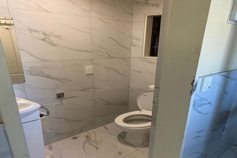 Photo of property in 2 Aspiring Avenue, Clover Park, Auckland, 2019