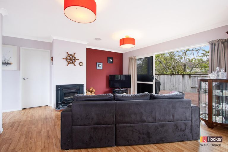 Photo of property in 15a Roretana Drive, Athenree, Katikati, 3177