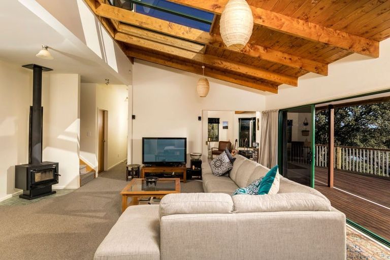 Photo of property in 106 Domain Crescent, Muriwai, Waimauku, 0881