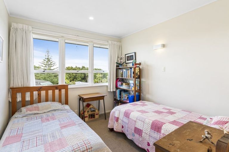 Photo of property in 32 Windy Ridge Road, Glenfield, Auckland, 0629