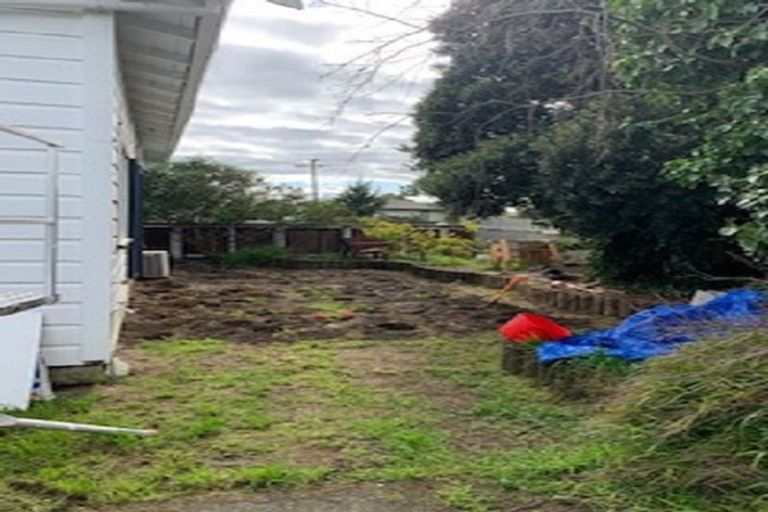 Photo of property in 32 Ngahina Street, Marton, 4710