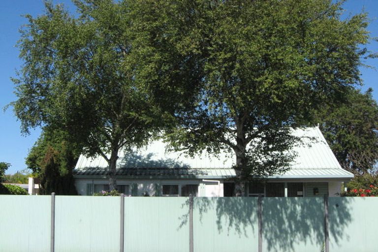 Photo of property in 5 Denniston Crescent, Redwood, Christchurch, 8051