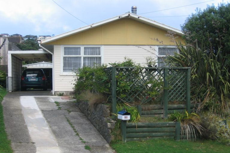 Photo of property in 10 Cara Crescent, Paparangi, Wellington, 6037