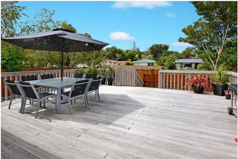 Photo of property in 26 Lynden Avenue, Hillcrest, Auckland, 0627