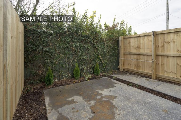 Photo of property in 2/10 Burrows Place, Frankton, Hamilton, 3204