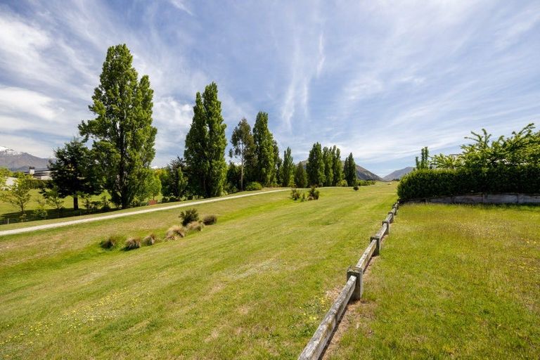 Photo of property in 22 Greenbelt Place, Wanaka, 9305